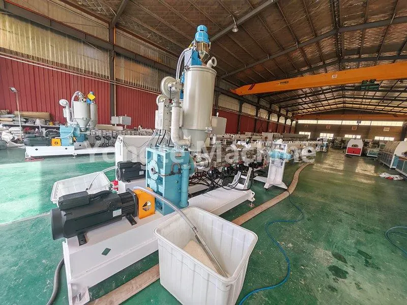 알제리 고객을 위한 Yongte 16-63mm PPR 3층 파이프 압출 라인이 시운전 및 승인을 성공적으로 완료했습니다.