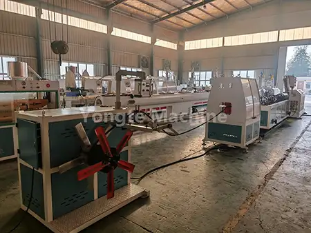 폼 파이프 머신