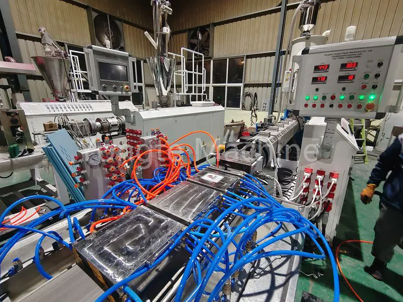 플라스틱 목재 압출 라인