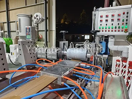 WPC 울타리 만드는 기계