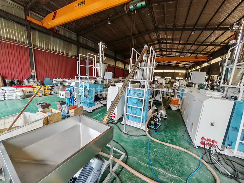 WPC 가공 생산 라인